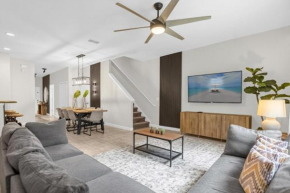 5 Bedrooms- 3,5 Bathrooms- Paradise Palms 8990Cp